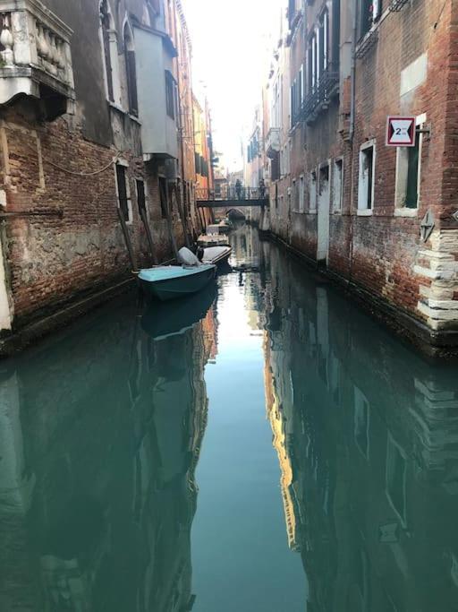 Walk On The Water ✧ 5 Minutes To Rialto Bridge Appartement Venetië Buitenkant foto